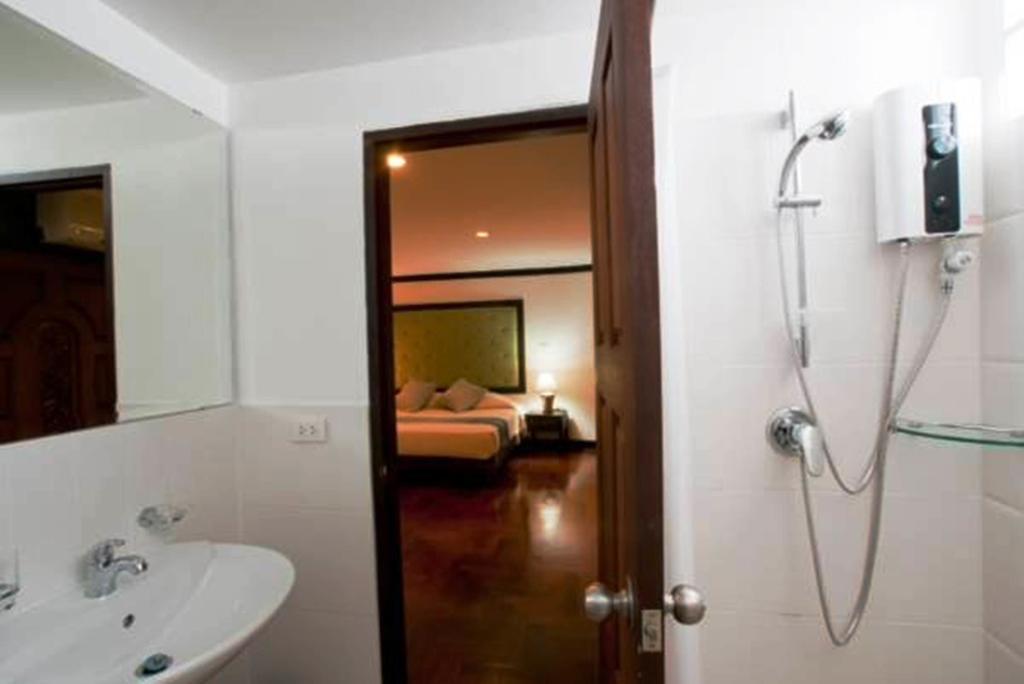 Cucumber Inn Suite Pattaya Extérieur photo