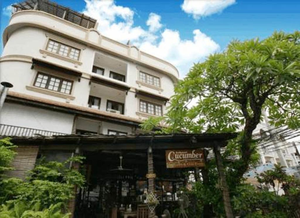 Cucumber Inn Suite Pattaya Extérieur photo